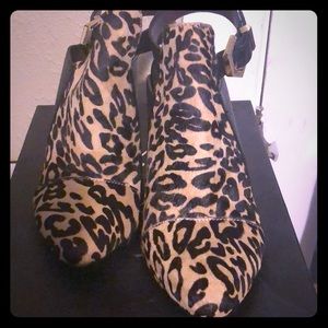Brand new Report signature leopard mules w strap.